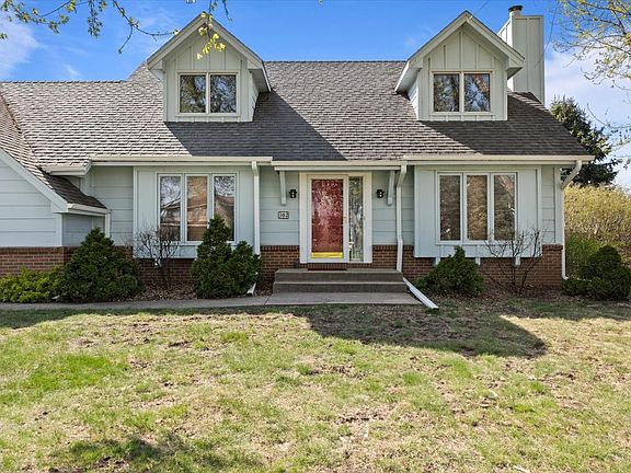4th image of 302 NW Country Club Dr