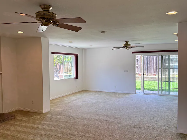 891 Rosewood Ave — Photo 18
