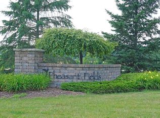 W298S8045 Pheasant Fields Dr, Mukwonago, WI 53149