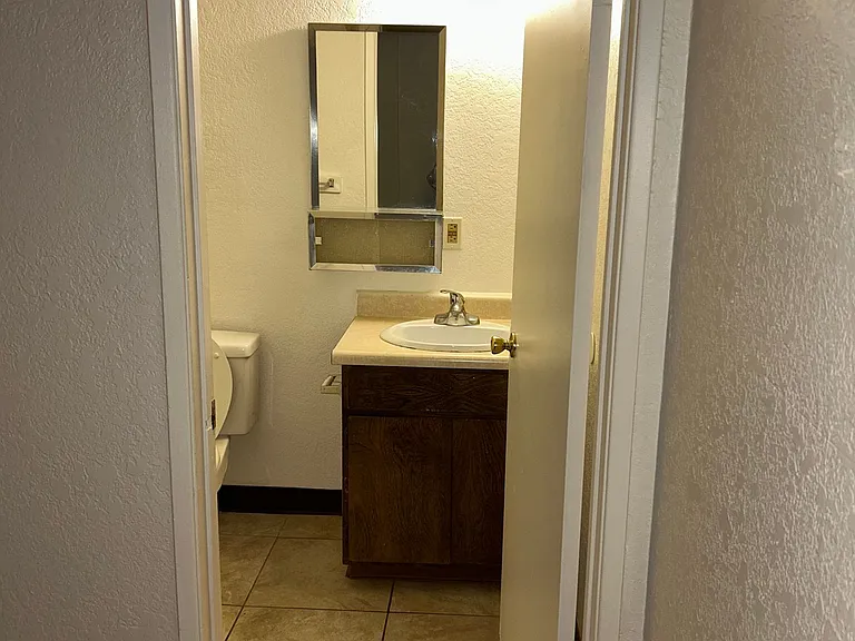 124 S G St #9 — Photo 3