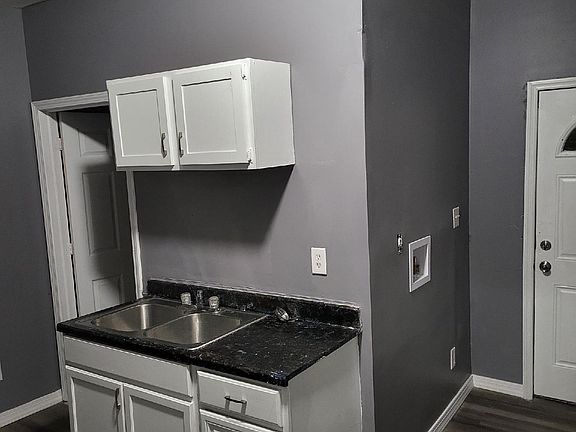 3rd image of 806 Xenia Ave