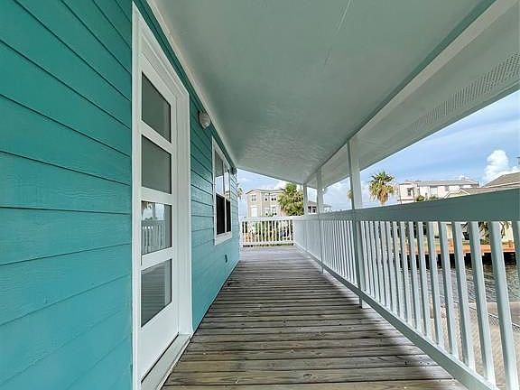 3rd image of 1028 Cozy Cove Ln