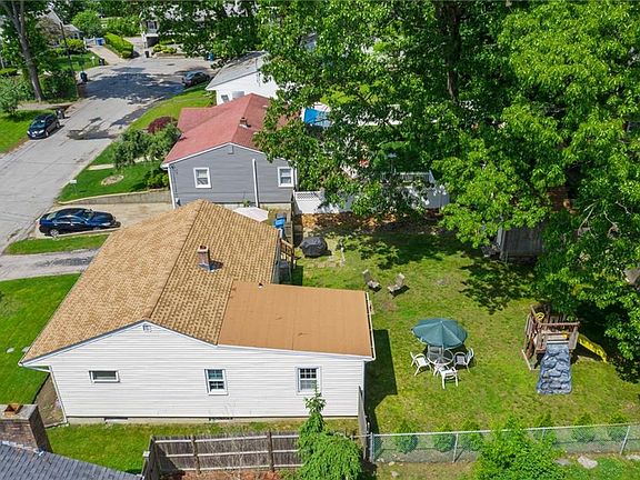 5th image of 9 Oakwood Dr