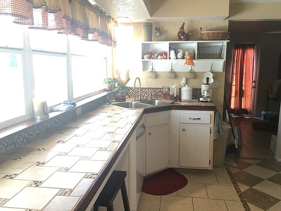 Plenty of counter tops