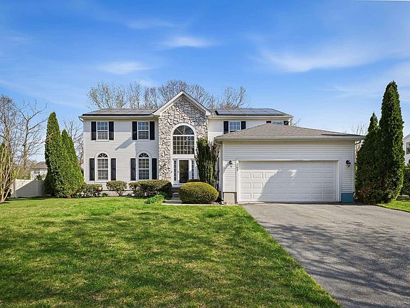 4th image of 262 Churchill Dr