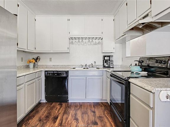 3rd image of 600 San Benito Ct
