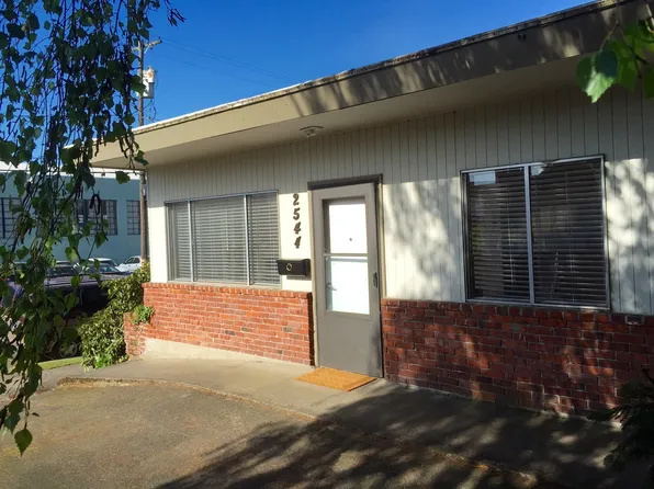 2544-2548 NE Hoyt St, Portland, OR 97232