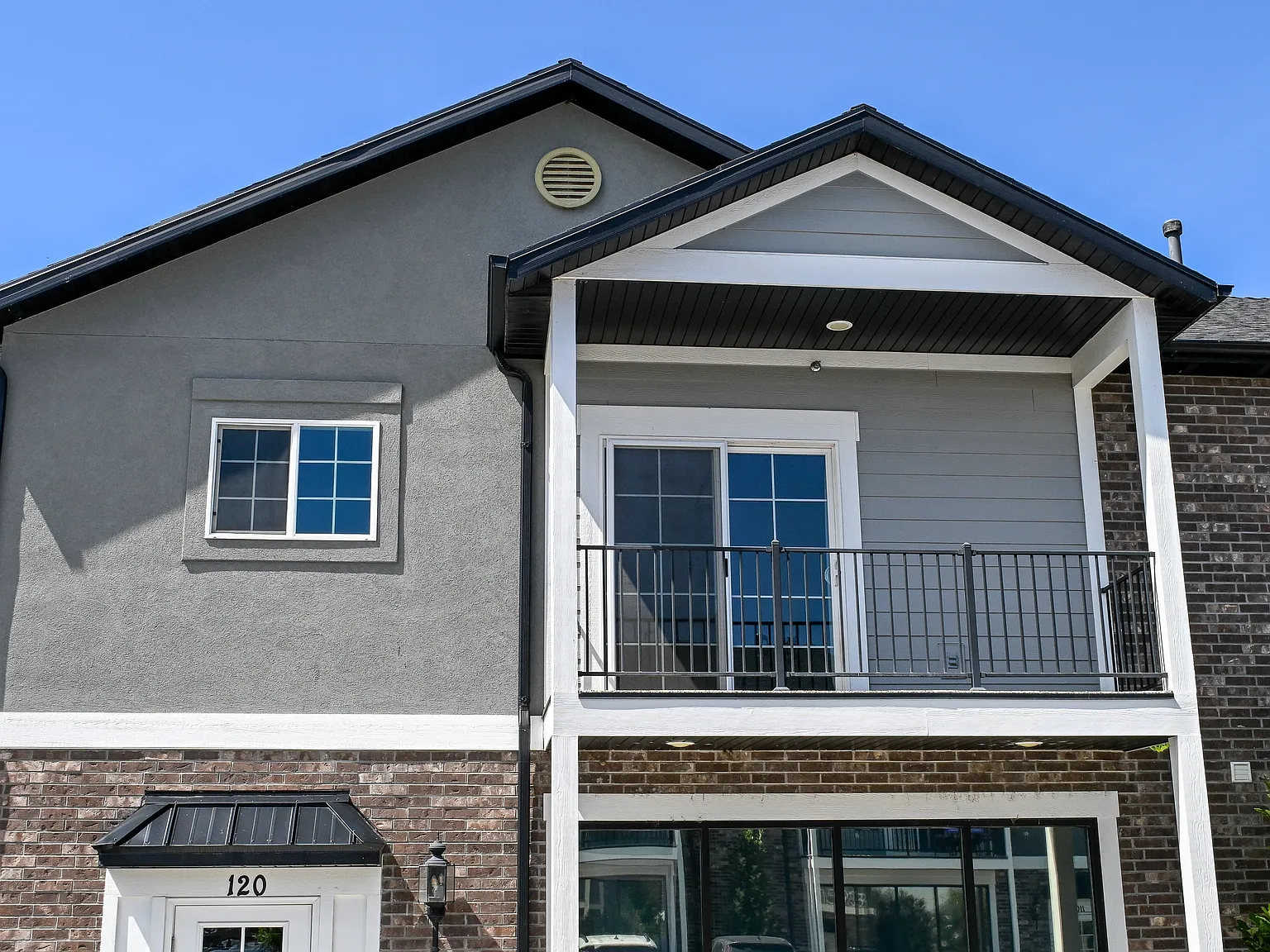 3 bed, 2.0 bath, 1323 sqft, $1,525 — Photo 3