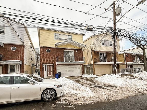 4th image of 147 Beacon Ave