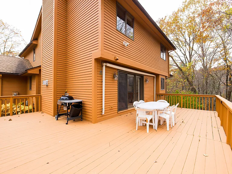 18 Clifford Ave — Photo 42