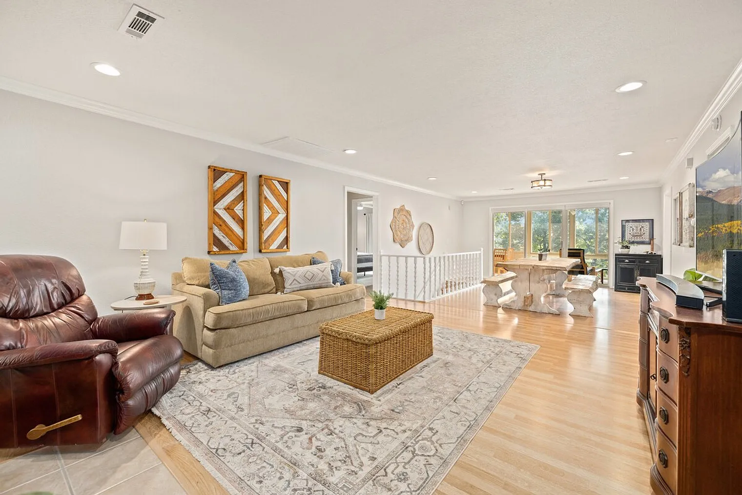 4 bed, 3.0 bath, 3035 sqft, $7,414 — Photo 2