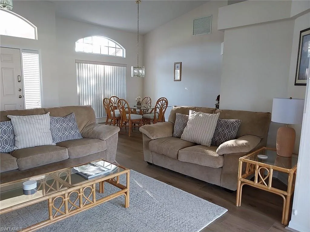 3 bed, 2.0 bath, 1900 sqft, $6,500 — Photo 4