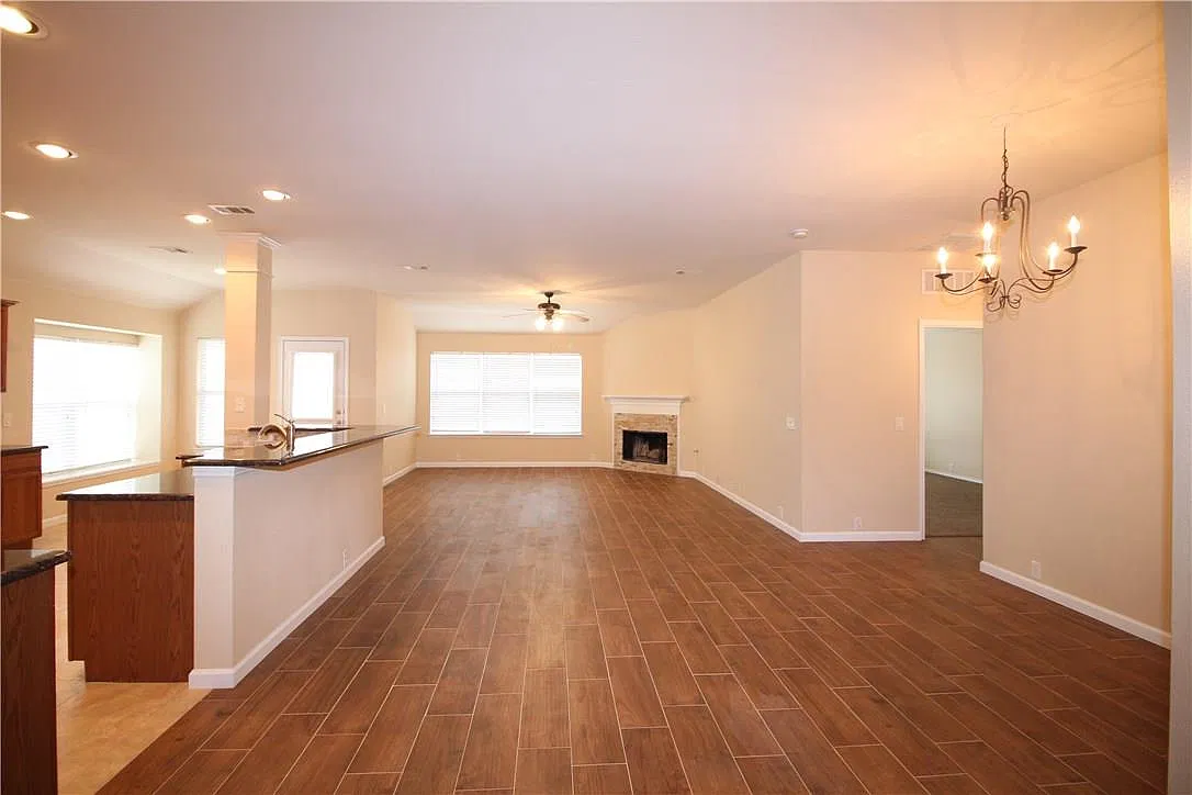 3 bed, 1756 sqft, $2,700 — Photo 2