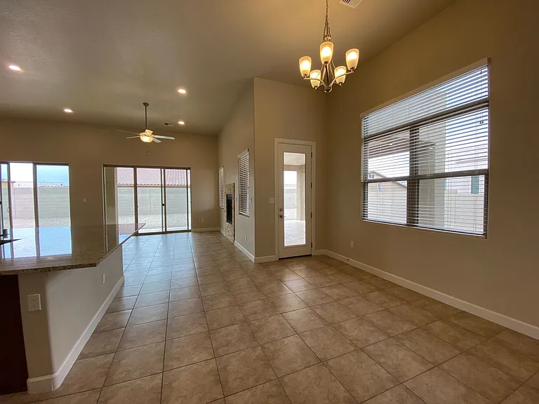 5403 Grays Peak Trl NE — Photo 20