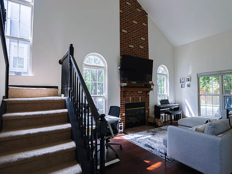 1049 Talbots Ln — Photo 19