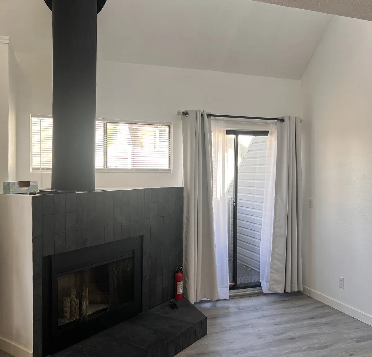 1 bed, 1.0 bath, 720 sqft, $1,300 — Photo 3