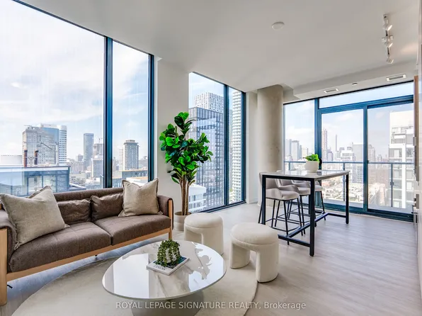 47 Mutual St #3203, Toronto, ON M5B 2A9