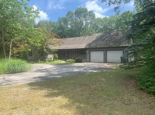 1147 E Giles Rd, Muskegon, MI 49445