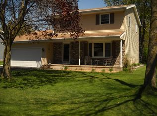 895 Lori Ln, Sun Prairie, WI 53590