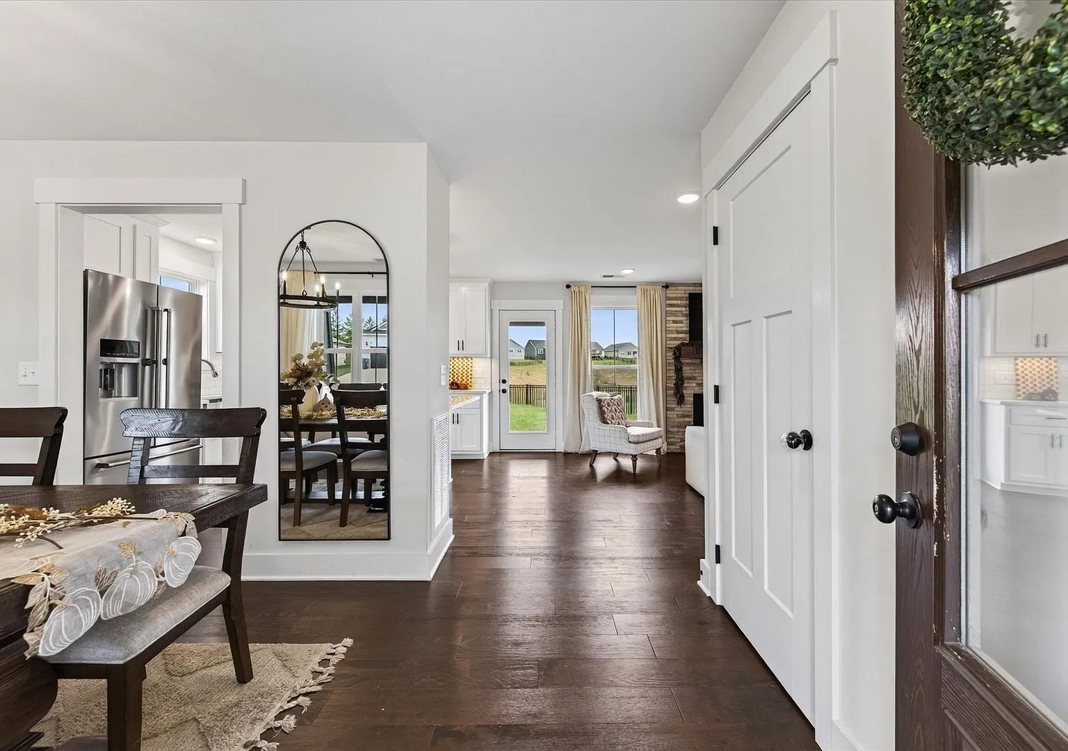 Like New - 3 Bedroom House In The Beautiful Hereford Farms Community! — Photo 4