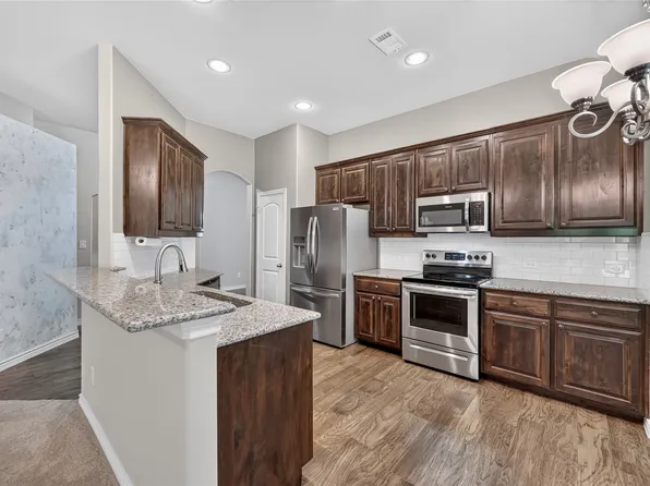 116 Wilson Cliff Dr, Fort Worth, TX 76108