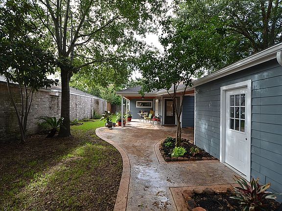 3rd image of 10915 Birdhill Cir
