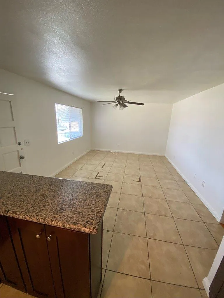 2 bed, 900 sqft, $1,950 — Photo 3