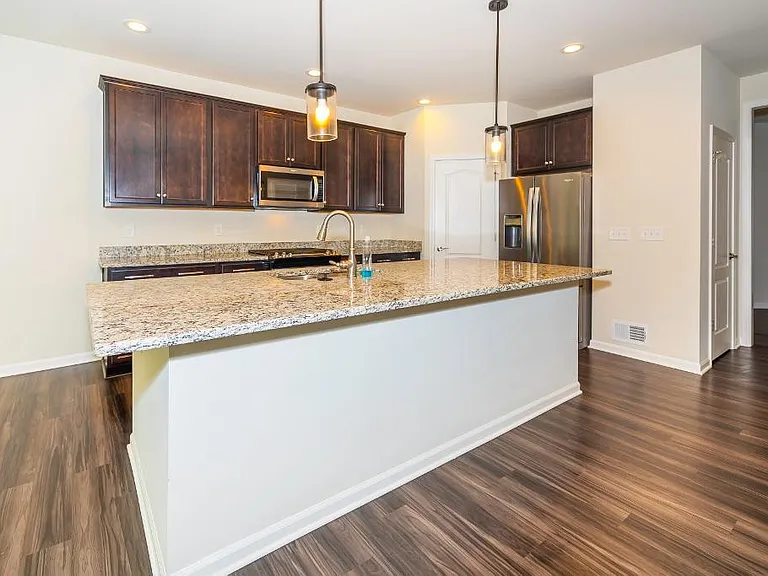 2801 Dillon Dr — Photo 13