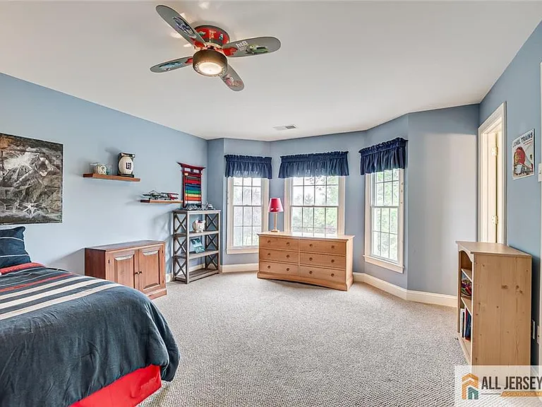 5 Erin Ct S — Photo 16
