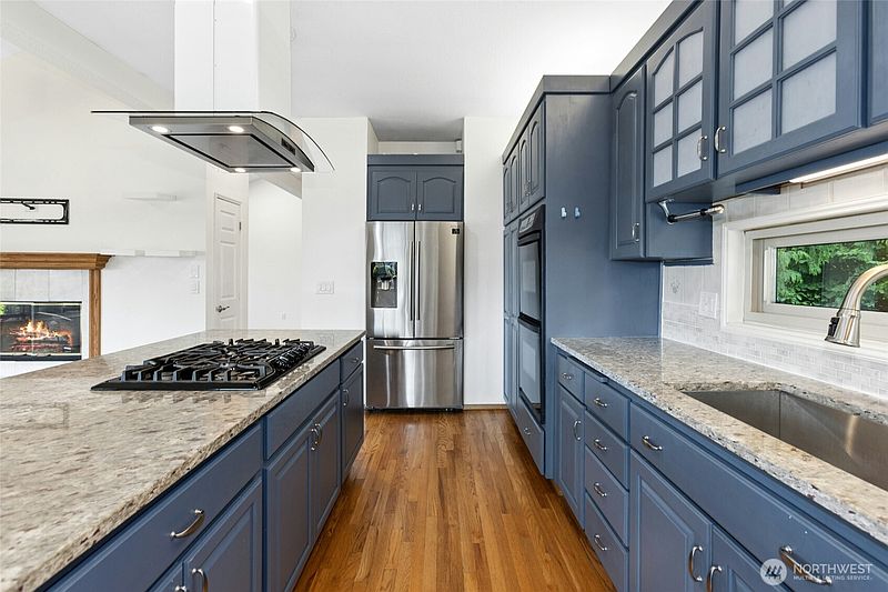 3rd image of 4917 Ocean Avenue