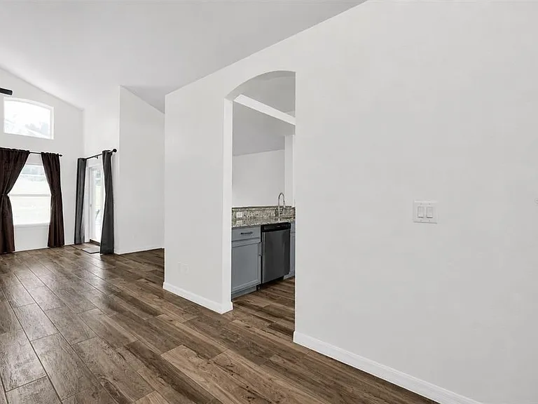 204 Gleneagles Dr — Photo 5