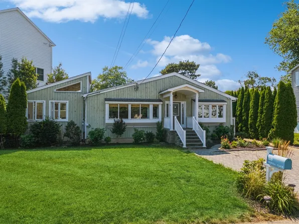 28 Newell Place, Fairfield, CT 06824