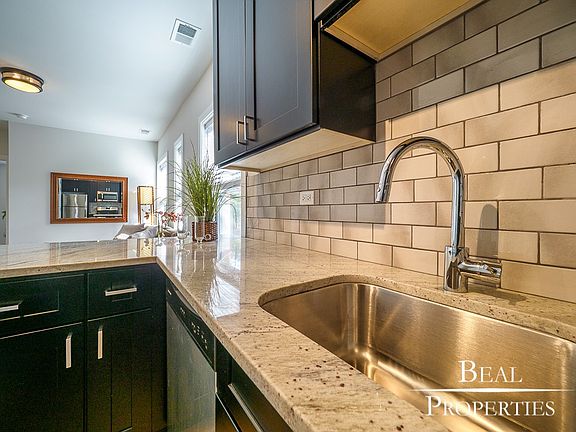5th image of 2201 W Eastwood Ave APT 3W
