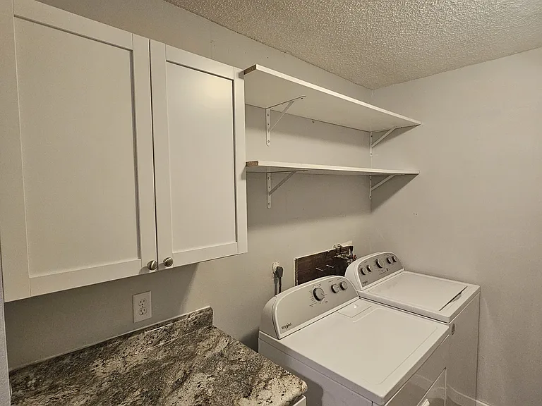 1160 Oakview Dr #6 — Photo 4