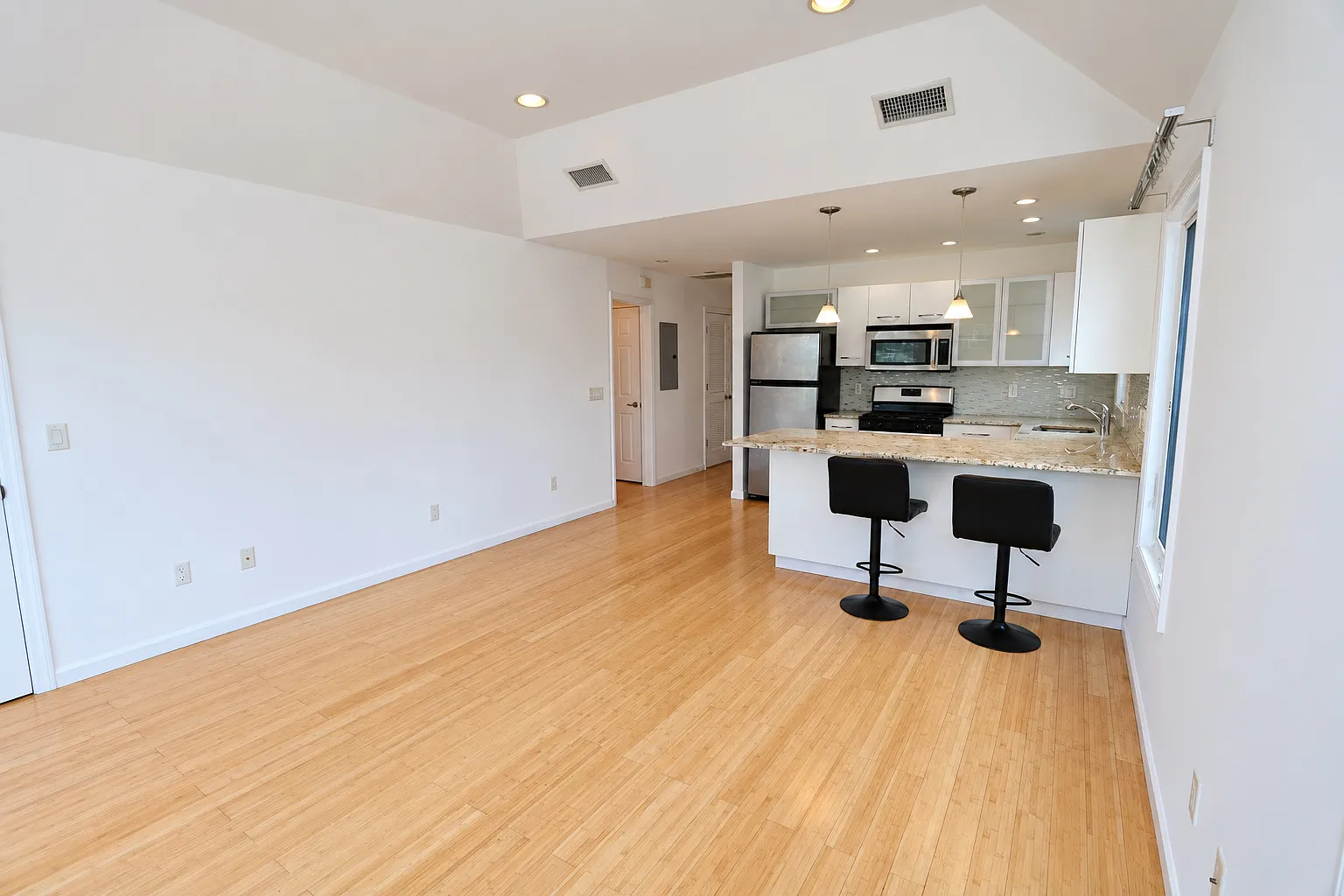 3 bed, $2,800 — Photo 4