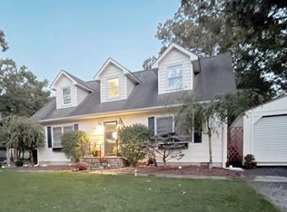 600 Lakeview Dr, Cross Junction, VA 22625