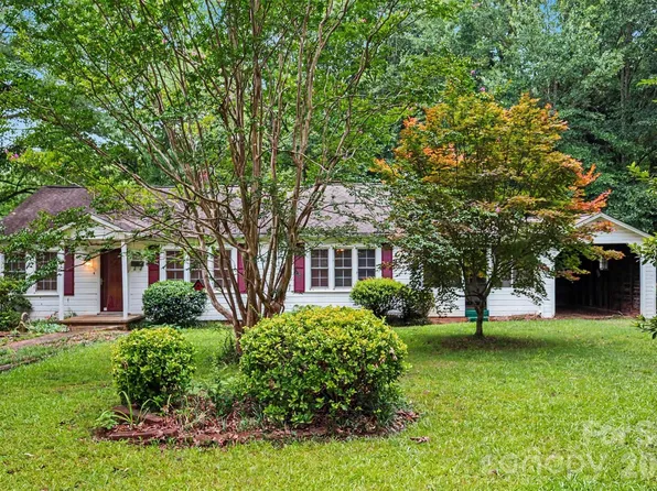 515 N Hill St, Dallas, NC 28034