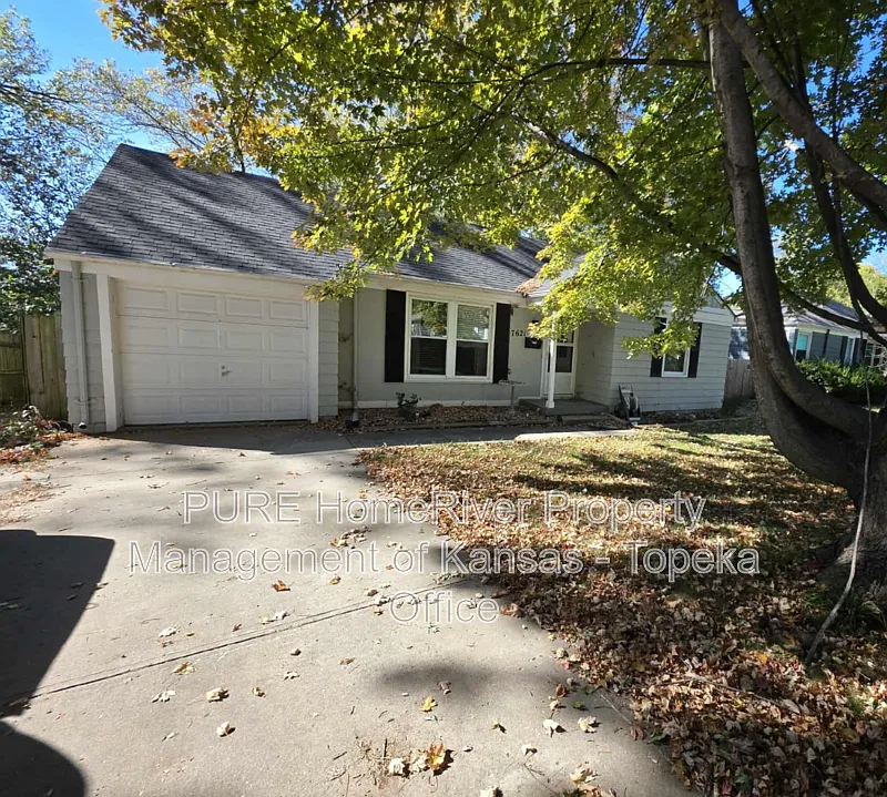 3 bed, 1.0 bath, 988 sqft, $1,325 — Photo 3