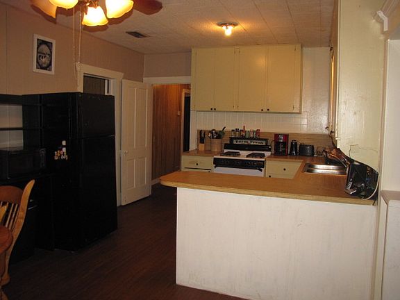 5th image of 404 Crockett St