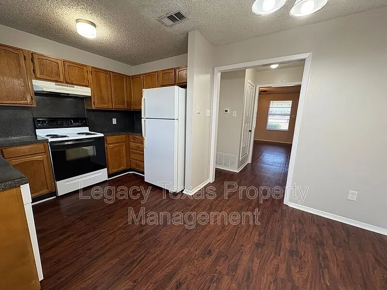 1401 Courtney Pl #C — Photo 21