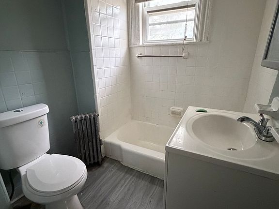 4th image of 1156 E Broad St APT 1