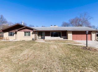 1003 Roxbury Rd, Rockford, IL 61107