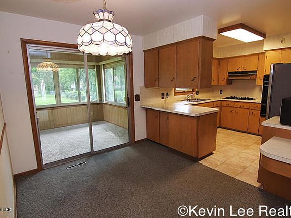 4th image of 221 Luray Ave NW