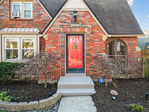 3rd image of 7339 Summit St