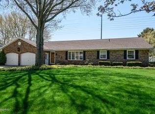 2848 Knottingham Ln, Stevensville, MI 49127