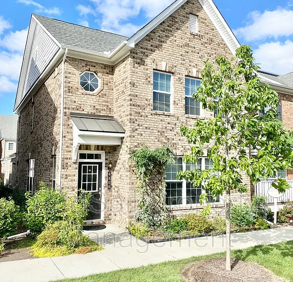 4808 Village Walk — Photo 23
