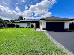 620 SW 98th Ter, Pembroke Pines, FL 33025