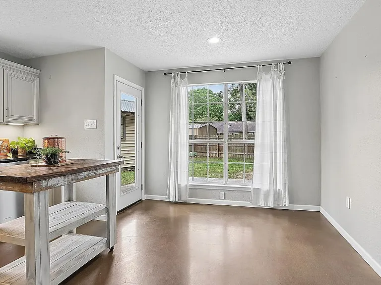 11136 Village Green Dr — Photo 3