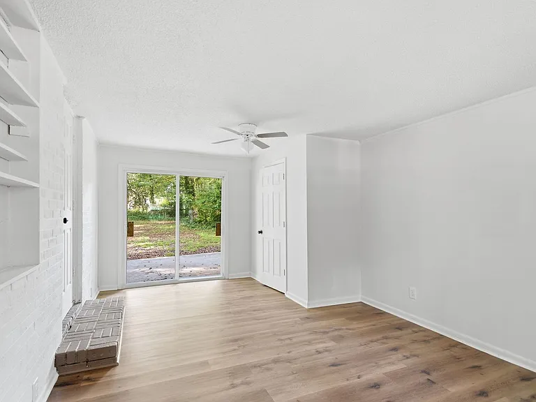 2801 Mitchell Dr — Photo 13