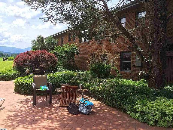 4th image of 77 Singing Hill Ln